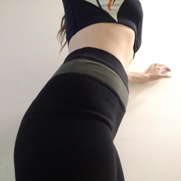 Yoga pants - Picture 3 of 10